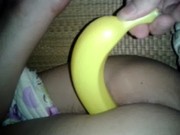 Metiendo una Banana sin condón mientras duerme borracha - Foto 1