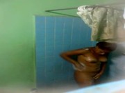 Espiando a mi rica hermana en la ducha - Foto 2