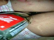 Penetrando en el culo con una botella de coca cola, mientras duerme  - Foto 1