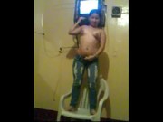 Vannesita y su super baile meneando el culo con las tetas al aire libre