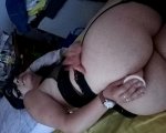 Esposa cachonda se mete dilo para dilatar su culo - Foto 1