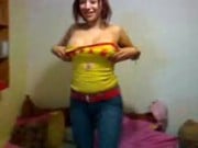 Video amateur de Alejandra desnudandose para sus amigos