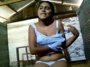 Imagen ROSITA de guatemala desnudandose para mostrar la vagina peluda
