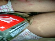 Imagen Penetrando en el culo con una botella de coca cola, mientras duerme