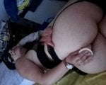 Esposa cachonda se mete dilo para dilatar su culo