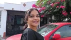 Anda perdida la chica, busca una verga grande